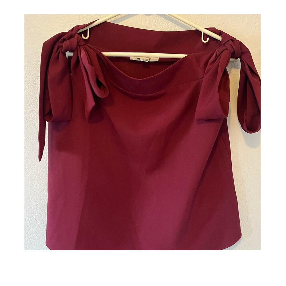 Mi Ami Burgundy Top‎ with Ties Size Large